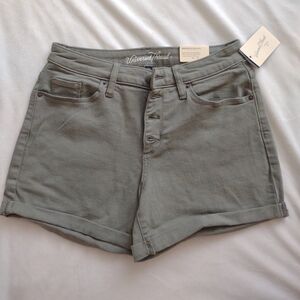 NWT Women's Universal Thread Green Shale High Rise Midi Shorts || 6